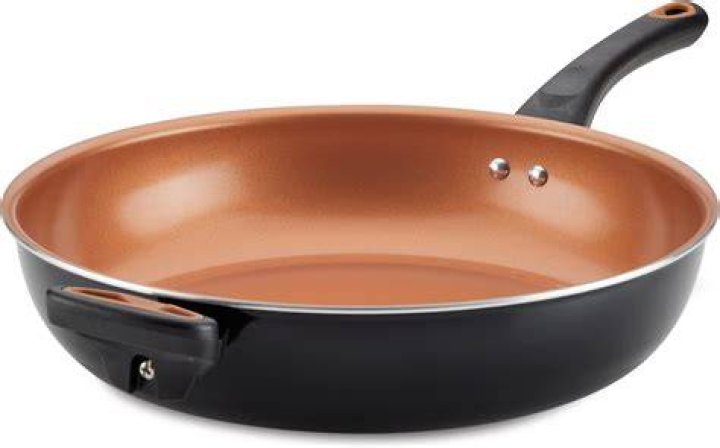 Are Rachel Ray pans made with Teflon