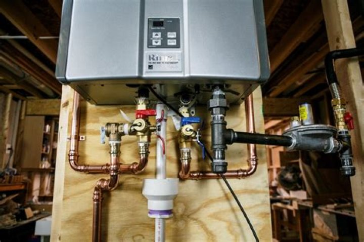 Can a gas water heater be vented horizontally