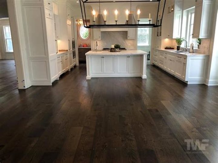 Can maple hardwood floors be stained dark