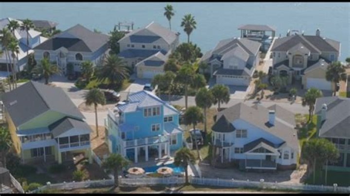 Does Vanilla Ice actually sell his houses