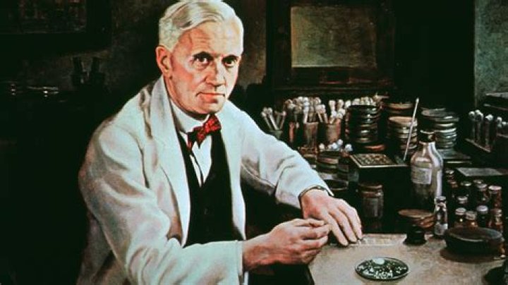 How did Fleming discover penicillin