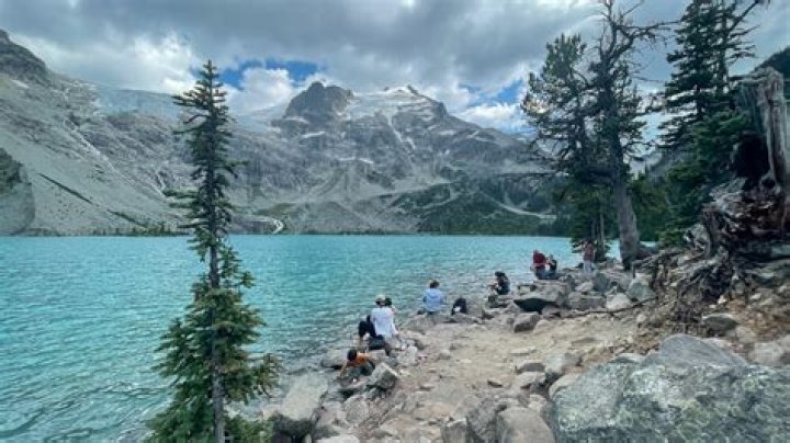 How long is the hike to Middle Joffre Lake