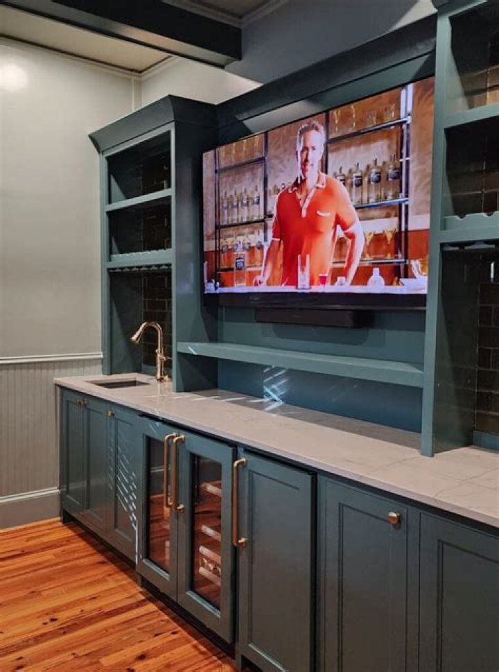 Is wood work still on HGTV
