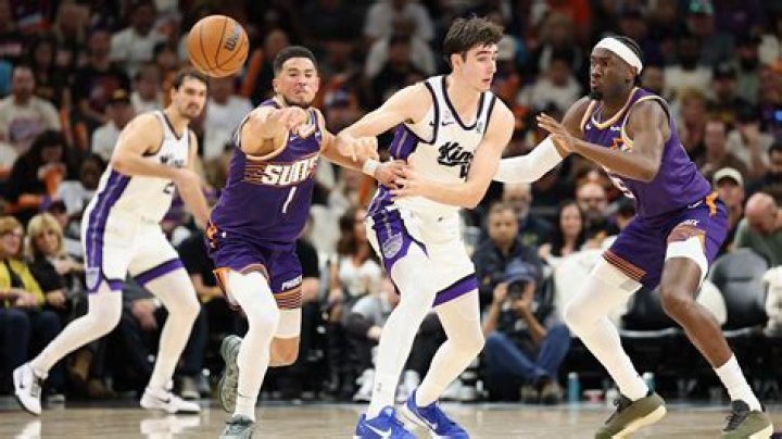 Where do the Phoenix Suns play
